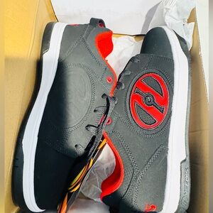 Heelys Voyager Skate Shoes Grey Red Mens Size9 NEW With Box Wheeled Sneakers Y2K